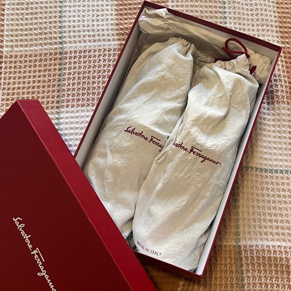 FERRAGAMO - Men's Textured Calfskin Gancini Loafer (+ LIGHT BROWN BELT) - Picture 8 of 11